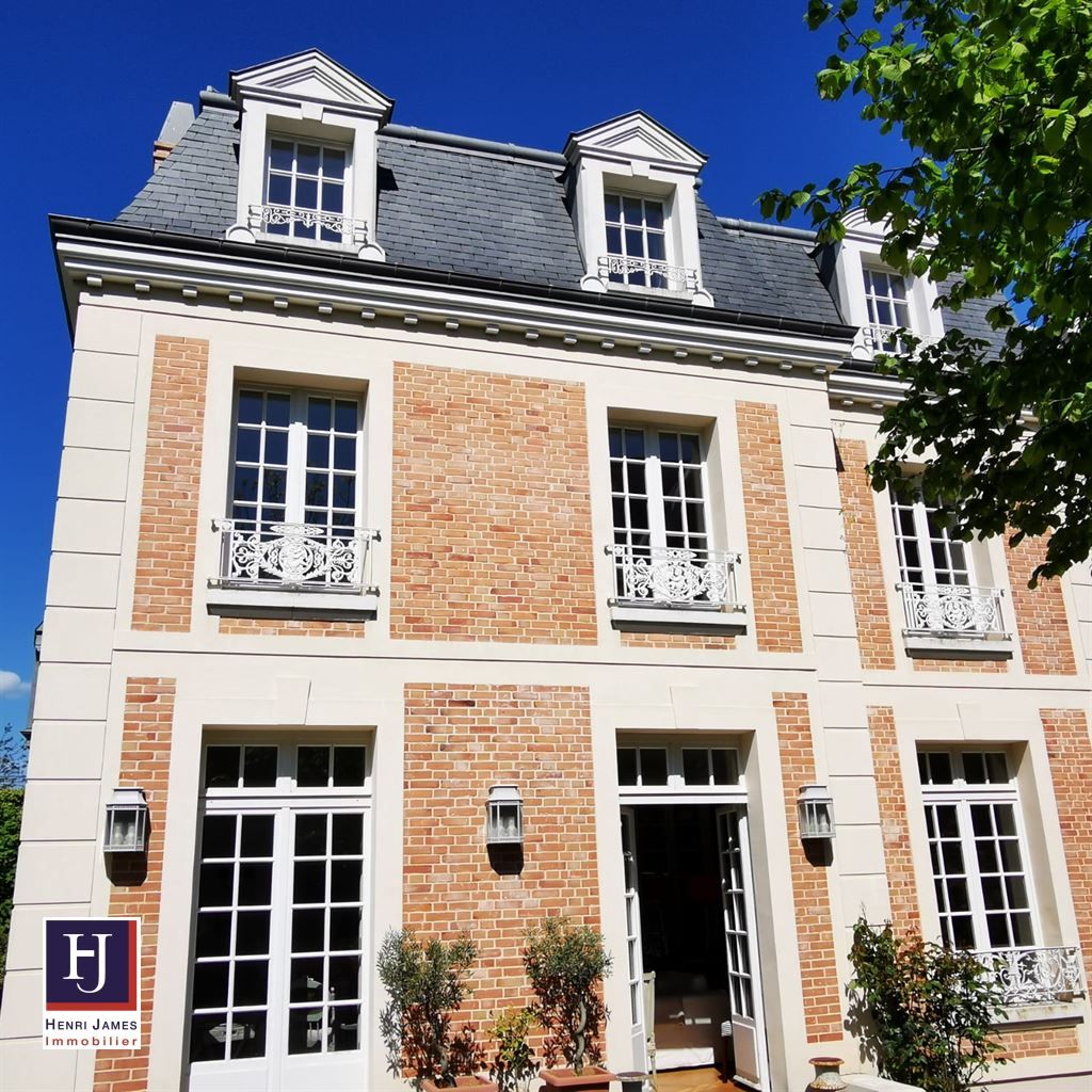 house 12 rooms for sale on LE CHESNAY (78150)