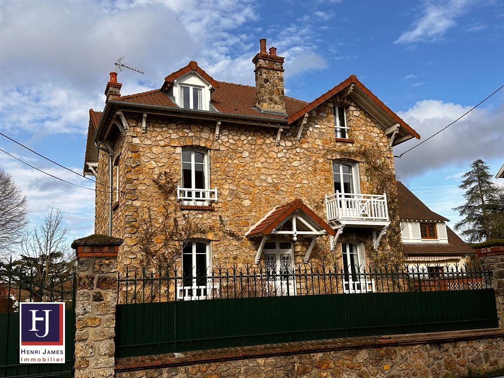 house 12 rooms for sale on LE CHESNAY (78150)