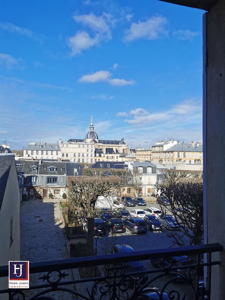 apartment 4 rooms for sale on VERSAILLES (78000)