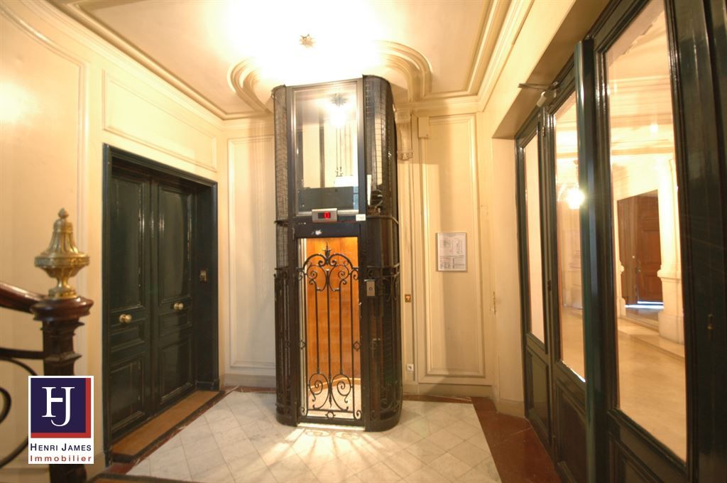 business premises lease for sale on PARIS (75008)