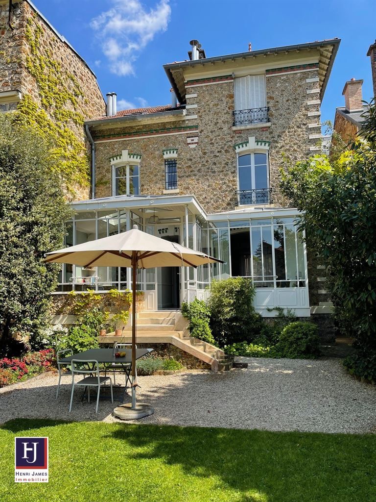 house 10 rooms for sale on VERSAILLES (78000)