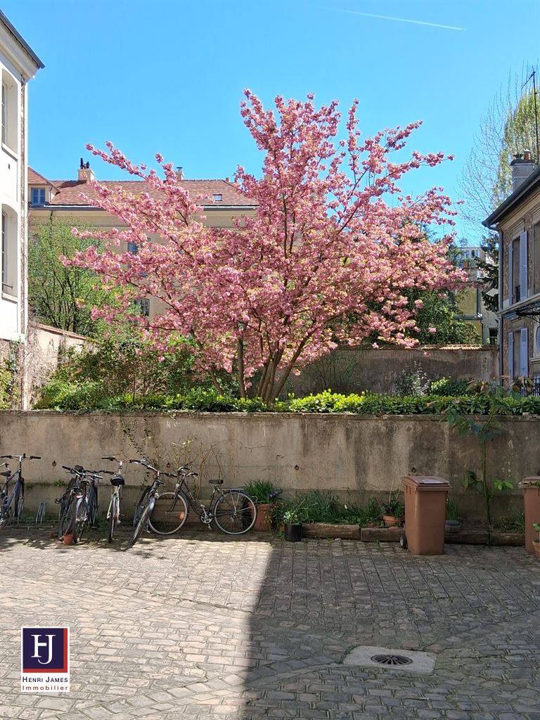 apartment 4 rooms for sale on VERSAILLES (78000)