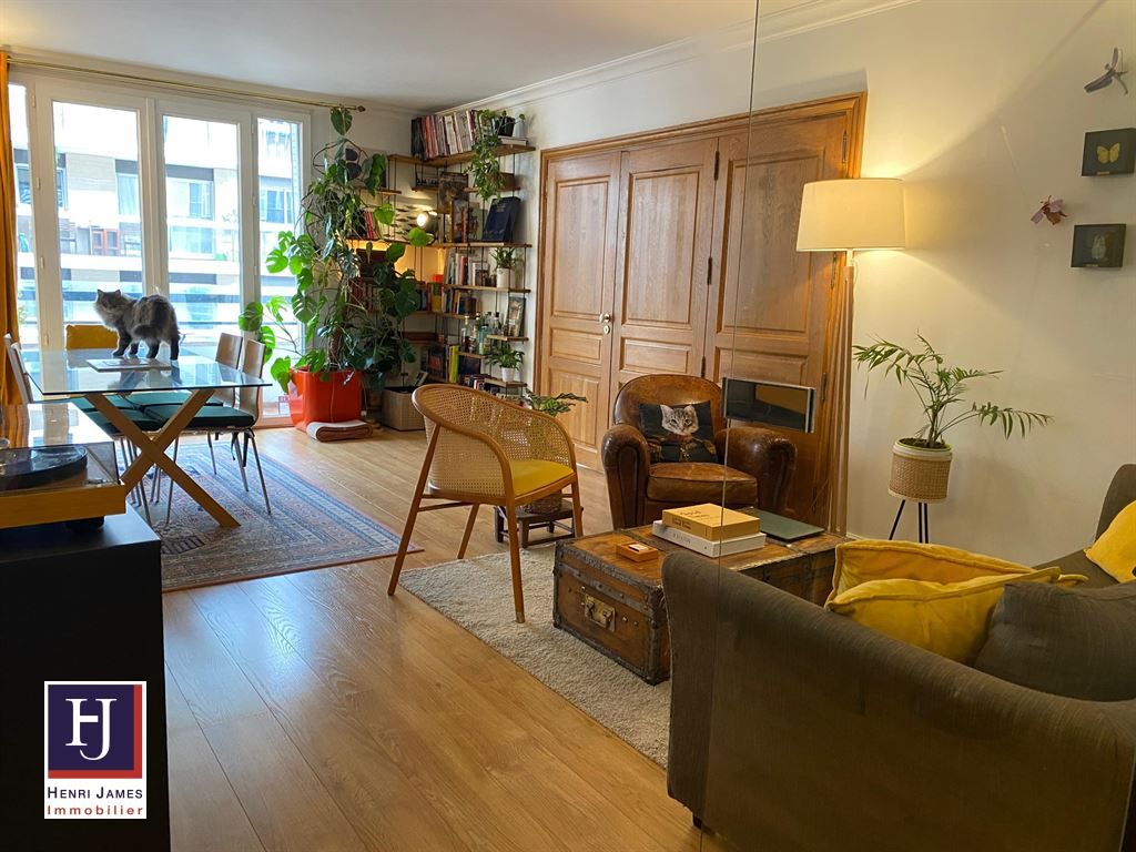 apartment 4 rooms for sale on PARIS (75116)
